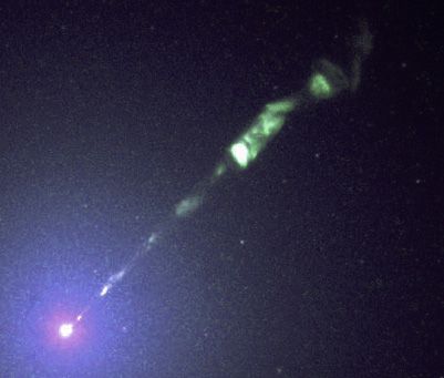 Релятивистский джет галактики M87 — гигантский луч раскалённой плазмы длиной около 5000 световых лет, вырывающийся из центра галактики на скорости, близкой к скорости света